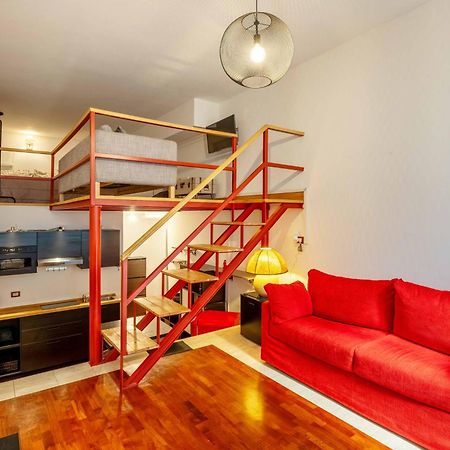 One Bedroom Apartment With Terrace Near Duomo Мілан Екстер'єр фото