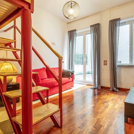 One Bedroom Apartment With Terrace Near Duomo Мілан Екстер'єр фото